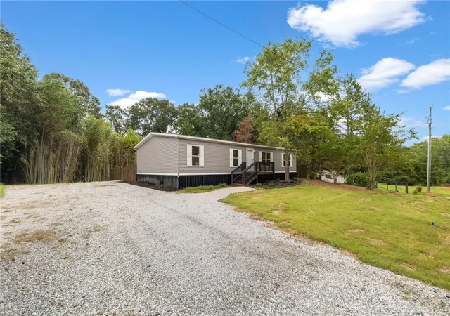 Photo 3 of Manufactured home for sale at 474 Bryant Rd, Pelzer, SC 29669 | MLS# 20303814 | Listing updated on 2026-10-11