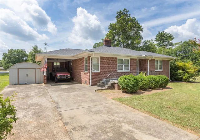 Photo 3 of Single family home for sale at 1218 Bolt Dr, Anderson, SC 29621 | MLS# 20303533 | Listing updated on 2026-09-10