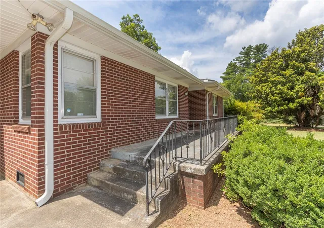 Photo 3 of Single family home for sale at 1218 Bolt Dr, Anderson, SC 29621 | MLS# 20303533 | Listing updated on 2026-09-10