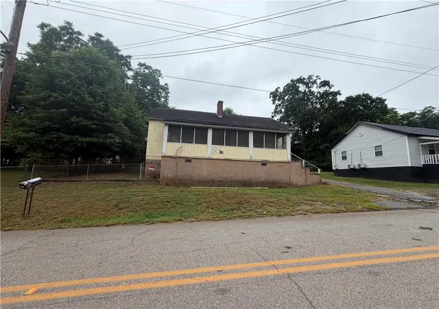 Photo 1 of Single family home for sale at 508 Hudgens St, Anderson, SC 29621 | MLS# 20303821 | Listing updated on 2026-10-12