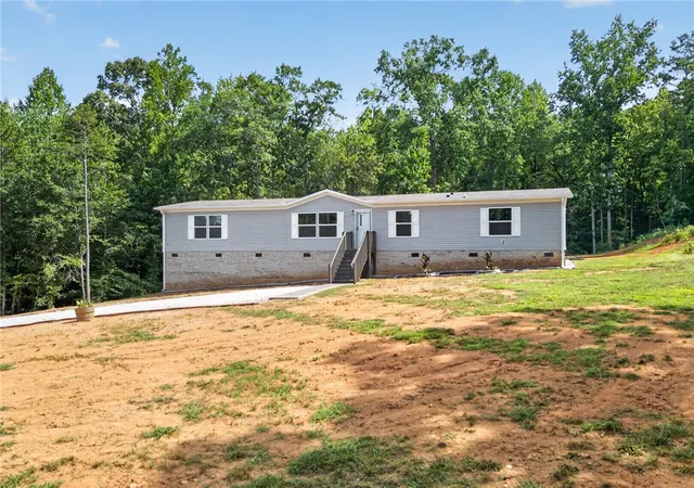 2nd image of 215 Wells Cir, Townville, SC 29689 | MLS# 20303837