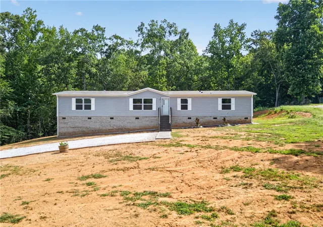 3rd image of 215 Wells Cir, Townville, SC 29689 | MLS# 20303837