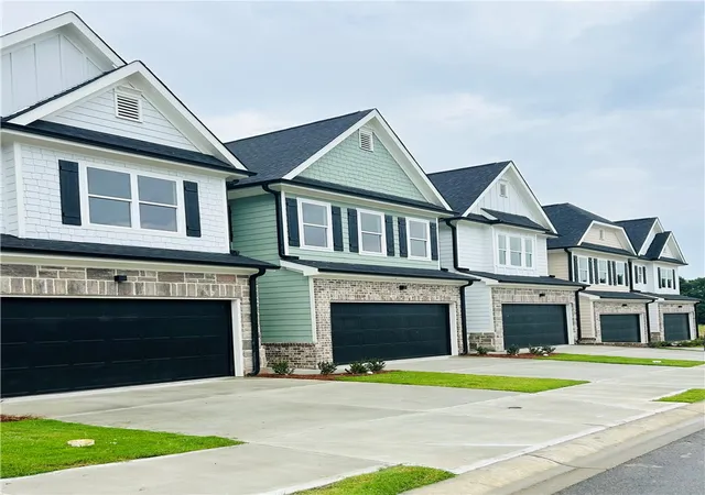 3rd image of 33 Crest Dr #5, Lavonia, GA 30553 | MLS# 20303810
