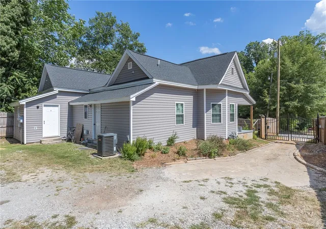 12th image of 403 Cleveland Ave, Anderson, SC 29624 | MLS# 20303876