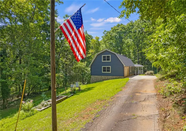 2nd image of 211 Narrow Wy, Travelers Rest, SC 29690 | MLS# 20303880