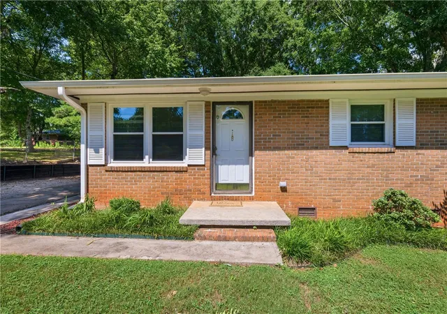 Photo 3 of Single family home for sale at 408 Sherwood Dr, Walhalla, SC 29691 | MLS# 20303867 | Listing updated on 2026-09-10