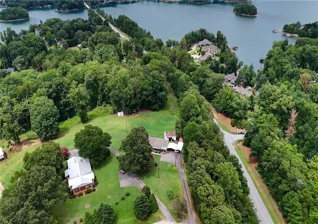 2nd image of 942 Chambers Hill Rd, Seneca, SC 29672 | MLS# 20303882