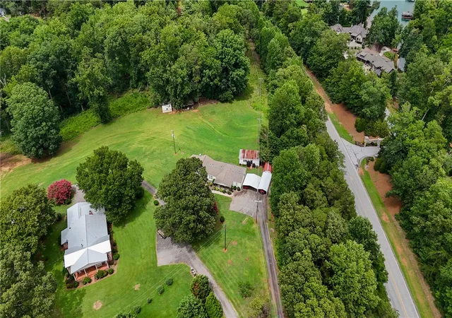 38th image of 942 Chambers Hill Rd, Seneca, SC 29672 | MLS# 20303882