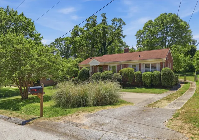 Photo 26 of Single family home for sale at 126 W Circle Ave, Greenville, SC 29607 | MLS# 20303917 | Listing updated on 2026-09-08
