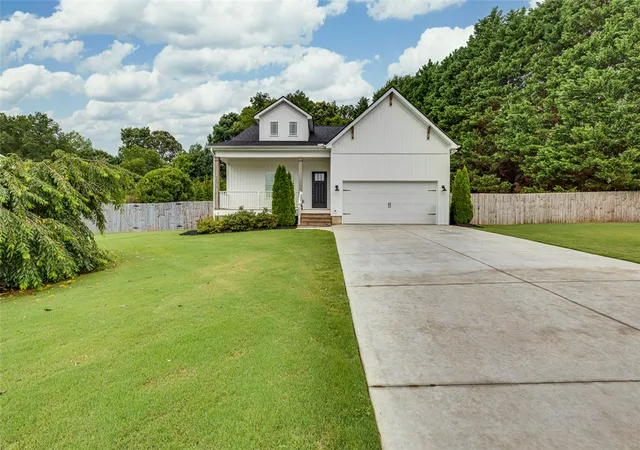 Photo 1 of Single family home for sale at 202 Meadow Ln, Easley, SC 29642 | MLS# 20303895 | Listing updated on 2026-07-20