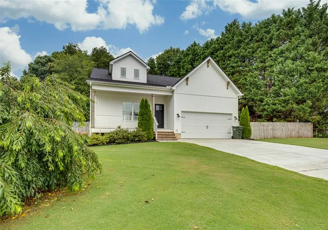 Photo 2 of Single family home for sale at 202 Meadow Ln, Easley, SC 29642 | MLS# 20303895 | Listing updated on 2026-07-20