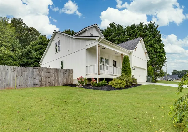 Photo 3 of Single family home for sale at 202 Meadow Ln, Easley, SC 29642 | MLS# 20303895 | Listing updated on 2026-07-20