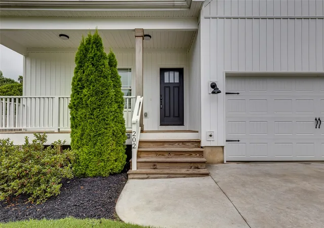Photo 3 of Single family home for sale at 202 Meadow Ln, Easley, SC 29642 | MLS# 20303895 | Listing updated on 2026-07-20
