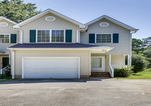 Photo 2 of Townhouse for sale at 1515b Marina Rd, Anderson, SC 29625 | MLS# 20303943 | Listing updated on 2026-08-25