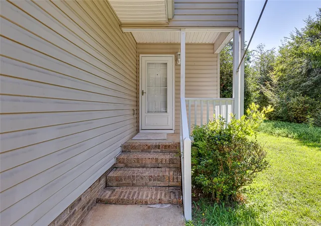 Photo 3 of Townhouse for sale at 1515b Marina Rd, Anderson, SC 29625 | MLS# 20303943 | Listing updated on 2026-08-25