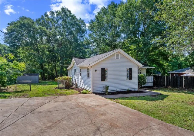 Photo 3 of Single family home for sale at 102 Rasor Dr, Greenville, SC 29617 | MLS# 20303992 | Listing updated on 2026-10-07