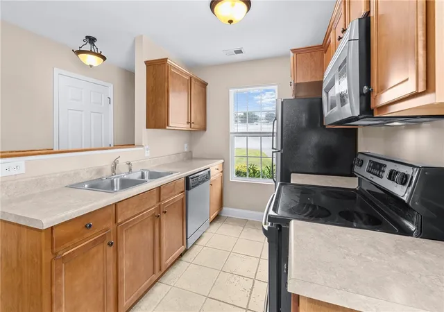Photo 4 of Townhouse for sale at 248 Tamarack Dr, Seneca, SC 29678 | MLS# 20303994 | Listing updated on 2026-08-28