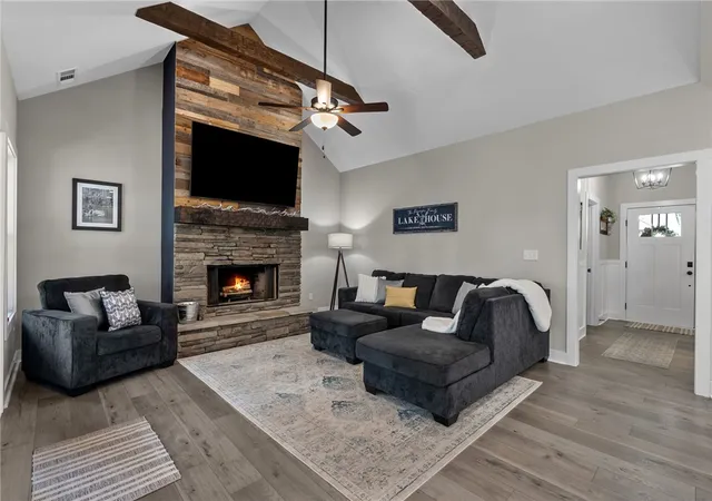Photo 3 of Single family home for sale at 118 Squirrel Point, Six Mile, SC 29682 | MLS# 20303926 | Listing updated on 2026-07-29