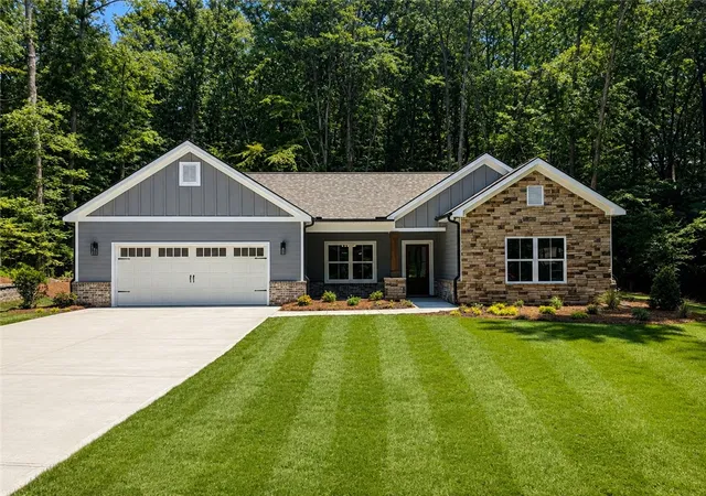 1st image of 108 Apricot Ln, Westminster, SC 29693 | MLS# 20304027