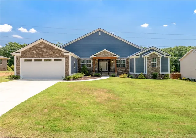 Photo 1 of Single family home for sale at 303 Regency Cir, Anderson, SC 29625 | MLS# 20304074 | Listing updated on 2026-09-08