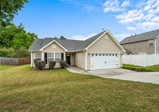 Photo 4 of Sale Pending at 104 Belspring Ln, Anderson, SC 29621 | MLS# 20304025 | Listing updated on 2026-09-18