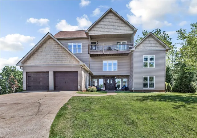 1st image of 142 W Waters Edge Ln, West Union, SC 29696 | MLS# 20303959