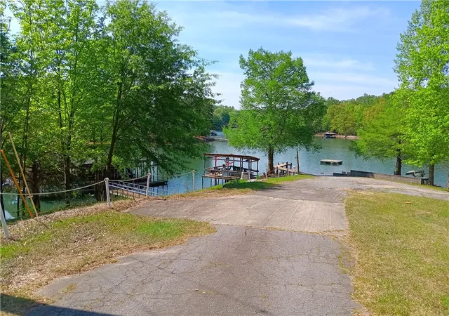 3rd image of 00L-3 Hickory Cove Rd, Seneca, SC 29672 | MLS# 20304130