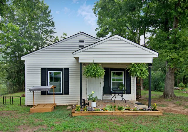 Photo 1 of Single family home for sale at 1015 Boggs St, Anderson, SC 29625 | MLS# 20304061 | Listing updated on 2026-09-04