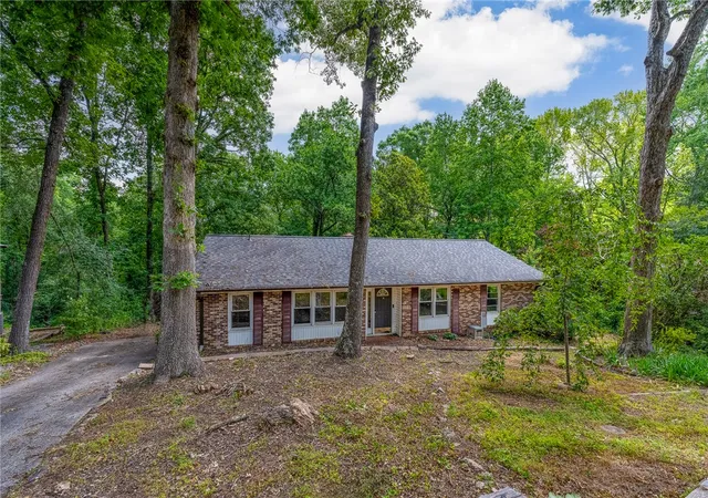 Photo 2 of Single family home for sale at 23 Weehawken Cir, Taylors, SC 29687 | MLS# 20304166 | Listing updated on 2026-09-15
