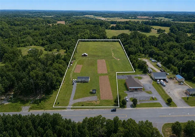 Photo 3 of Manufactured home for sale at 7900 81 South Hwy, Starr, SC 29684 | MLS# 20304207 | Listing updated on 2026-08-27
