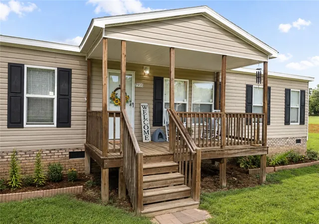 Photo 3 of Manufactured home for sale at 7900 81 South Hwy, Starr, SC 29684 | MLS# 20304207 | Listing updated on 2026-08-27