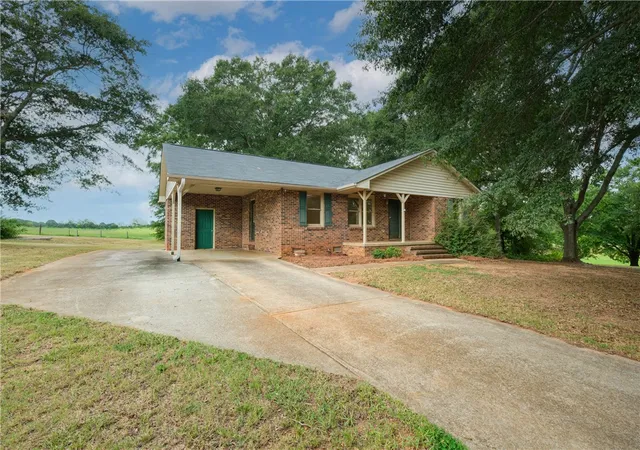 Photo 1 of Single family home for sale at 237 Big Oak Rd, Anderson, SC 29626 | MLS# 20304191 | Listing updated on 2026-10-09