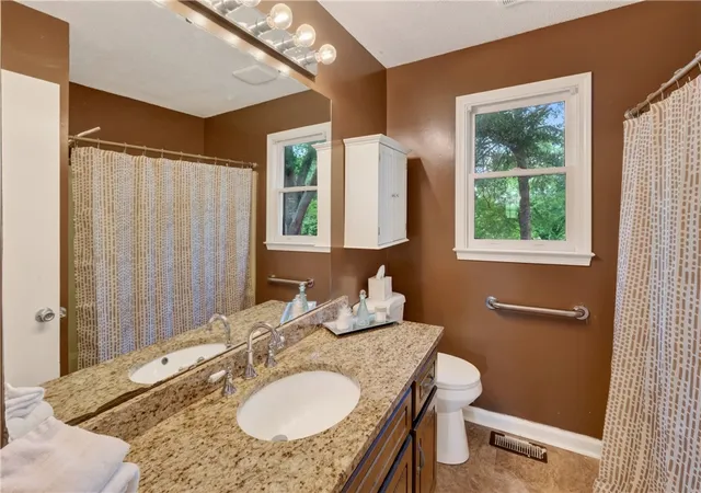 Photo 3 of Single family home for sale at 237 Big Oak Rd, Anderson, SC 29626 | MLS# 20304191 | Listing updated on 2026-10-09