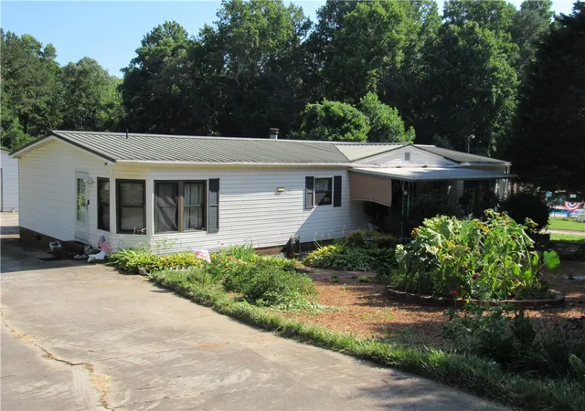 1st image of 414 South Cove Rd, Seneca, SC 29672 | MLS# 20304187