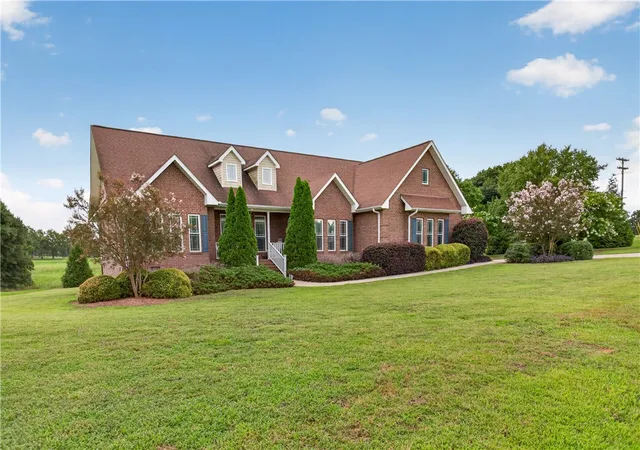 2nd image of 200 Willow Ridge Rd, Westminster, SC 29693 | MLS# 20304138
