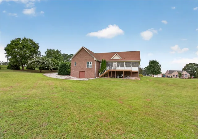 Photo 3 of Single family home for sale at 200 Willow Ridge Rd, Westminster, SC 29693 | MLS# 20304138 | Listing updated on 2026-10-07