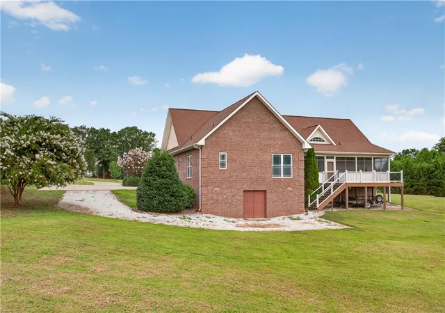 Photo 4 of Single family home for sale at 200 Willow Ridge Rd, Westminster, SC 29693 | MLS# 20304138 | Listing updated on 2026-10-07
