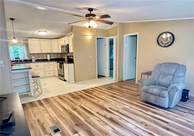 Photo 3 of Manufactured home for sale at 111 Marietta Dr, Westminster, SC 29693 | MLS# 20304228 | Listing updated on 2026-09-16