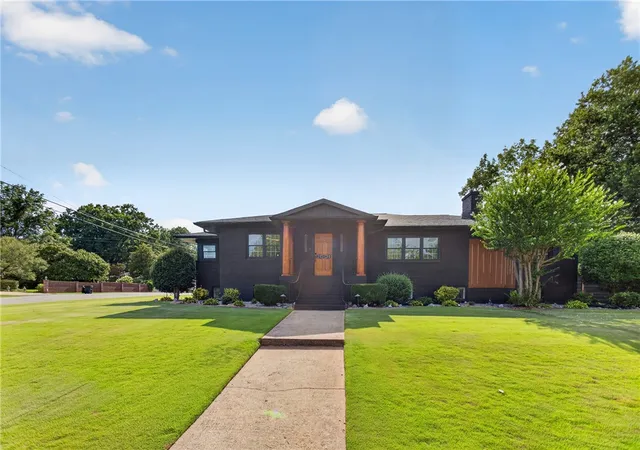 Photo 4 of Single family home for sale at 2001 Lindale Rd, Anderson, SC 29621 | MLS# 20304223 | Listing updated on 2026-09-20