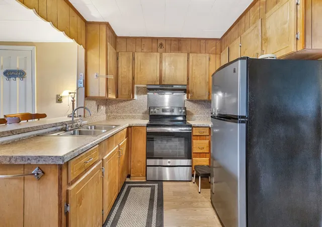 Photo 3 of Single family home for sale at 529 Stone Dr, Anderson, SC 29625 | MLS# 20304247 | Listing updated on 2026-09-05