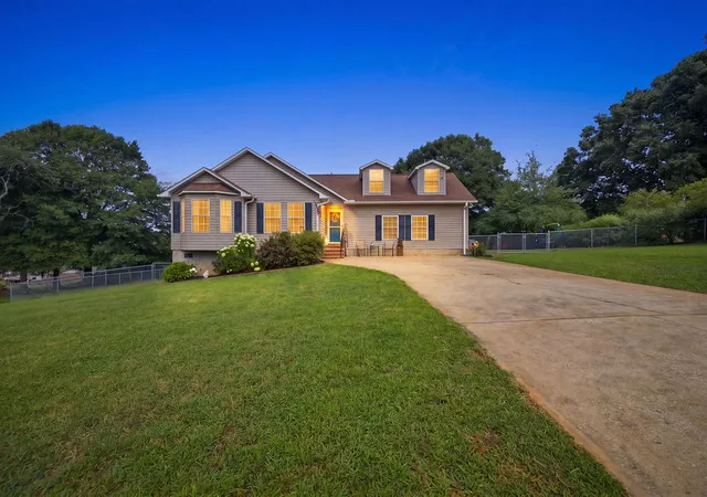Photo 2 of Single family home for sale at 204 Sussex Way, Anderson, SC 29625 | MLS# 20304221 | Listing updated on 2026-09-20