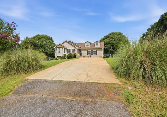 Photo 3 of Single family home for sale at 204 Sussex Way, Anderson, SC 29625 | MLS# 20304221 | Listing updated on 2026-09-20