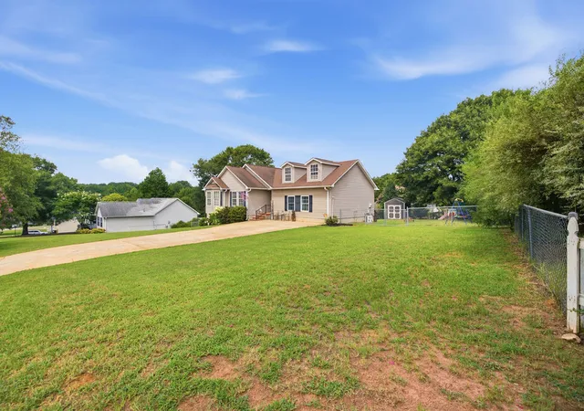 Photo 4 of Single family home for sale at 204 Sussex Way, Anderson, SC 29625 | MLS# 20304221 | Listing updated on 2026-09-20