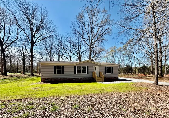 Photo 3 of Manufactured home for sale at 4924 Airline Rd, Iva, SC 29655 | MLS# 20304286 | Listing updated on 2026-09-08