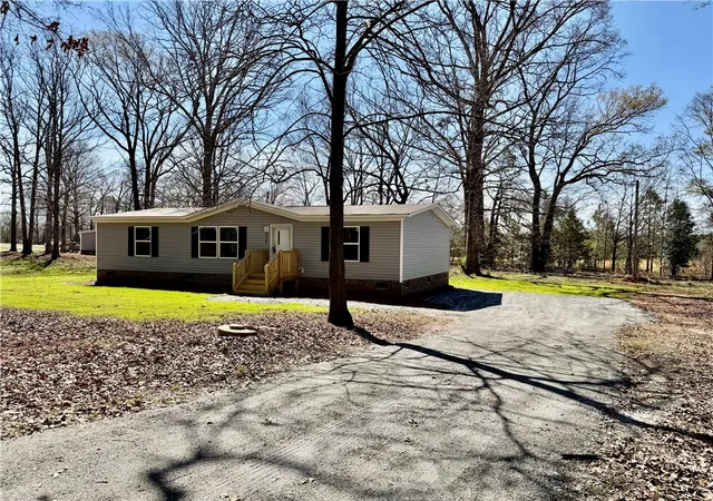 Photo 4 of Manufactured home for sale at 4924 Airline Rd, Iva, SC 29655 | MLS# 20304286 | Listing updated on 2026-09-08