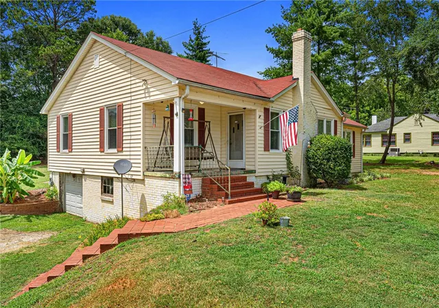 Photo 2 of Single family home for sale at 1705 E Calhoun St, Anderson, SC 29621 | MLS# 20304301 | Listing updated on 2026-08-26