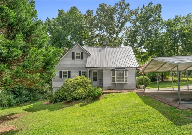 Photo 1 of Single family home for sale at 668 Marcengill Rd, Westminster, SC 29693 | MLS# 20304288 | Listing updated on 2026-10-16