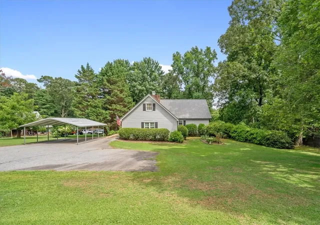 Photo 3 of Single family home for sale at 668 Marcengill Rd, Westminster, SC 29693 | MLS# 20304288 | Listing updated on 2026-10-16