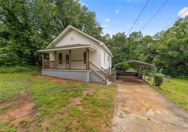 Photo 3 of Single family home for sale at 305 Glazner St, Easley, SC 29640 | MLS# 20304151 | Listing updated on 2026-07-25