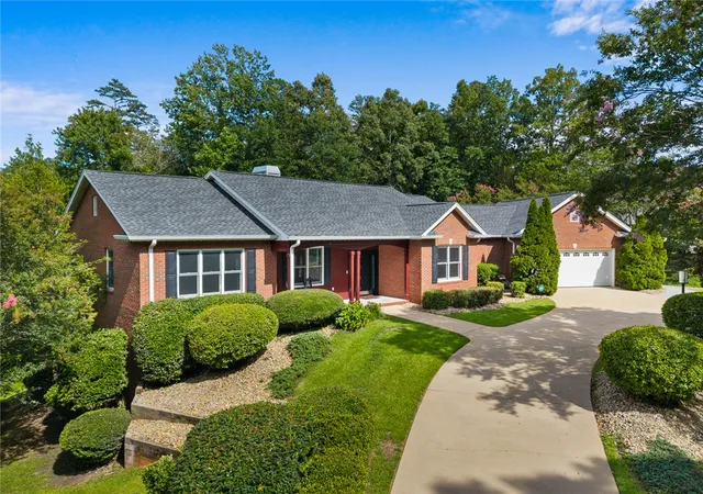 1st image of 205 Cross Creek Dr, Seneca, SC 29678 | MLS# 20304291